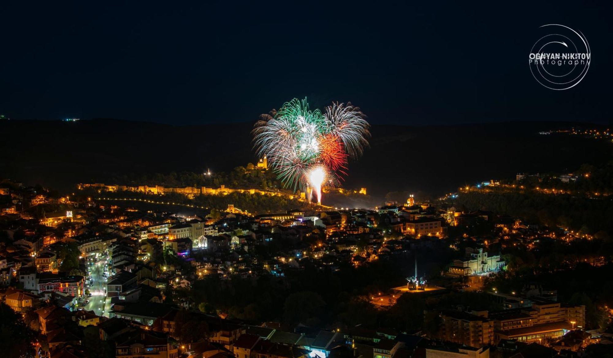 Top Sky View - Studio Panorama Veliko Turnovo Bagian luar foto